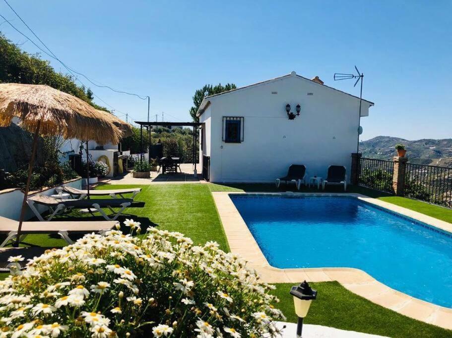 Villa En Frigiliana Con Piscina Y Jacuzzi Exterior photo