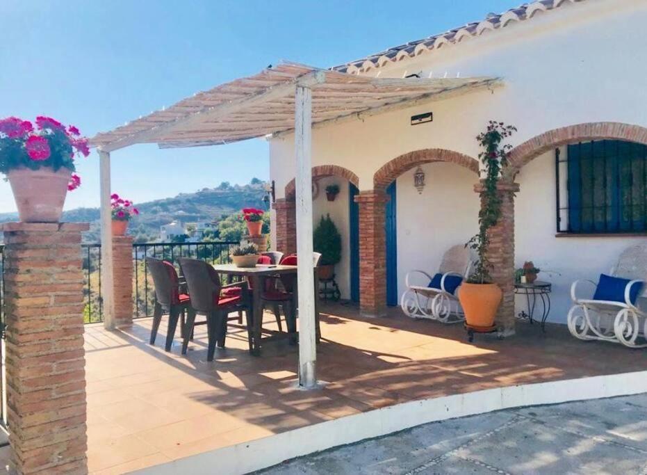 Villa En Frigiliana Con Piscina Y Jacuzzi Exterior photo
